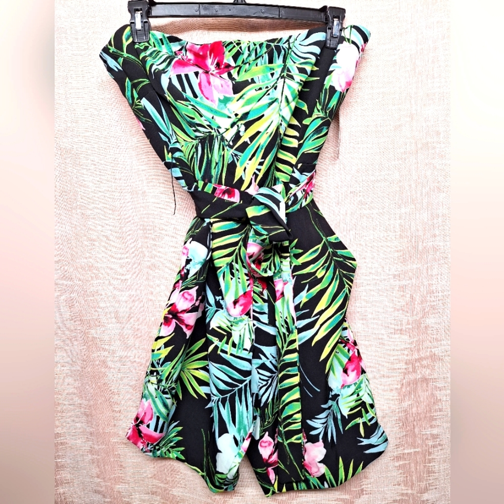 NWT reg. Price $69.95  floral halter split skirt, X-large